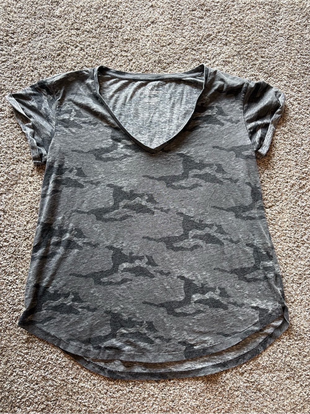 American Eagle Outfitters Gray Camo V-Neck Short Sleeve Tee